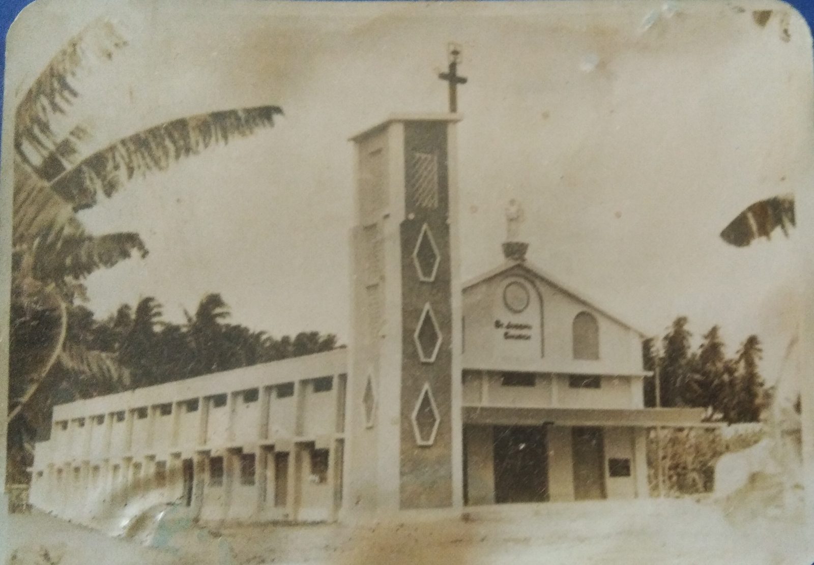 பழைய ஆலயக் கட்டிடத்தின் வரலாற்றுப் புகைப்படம்