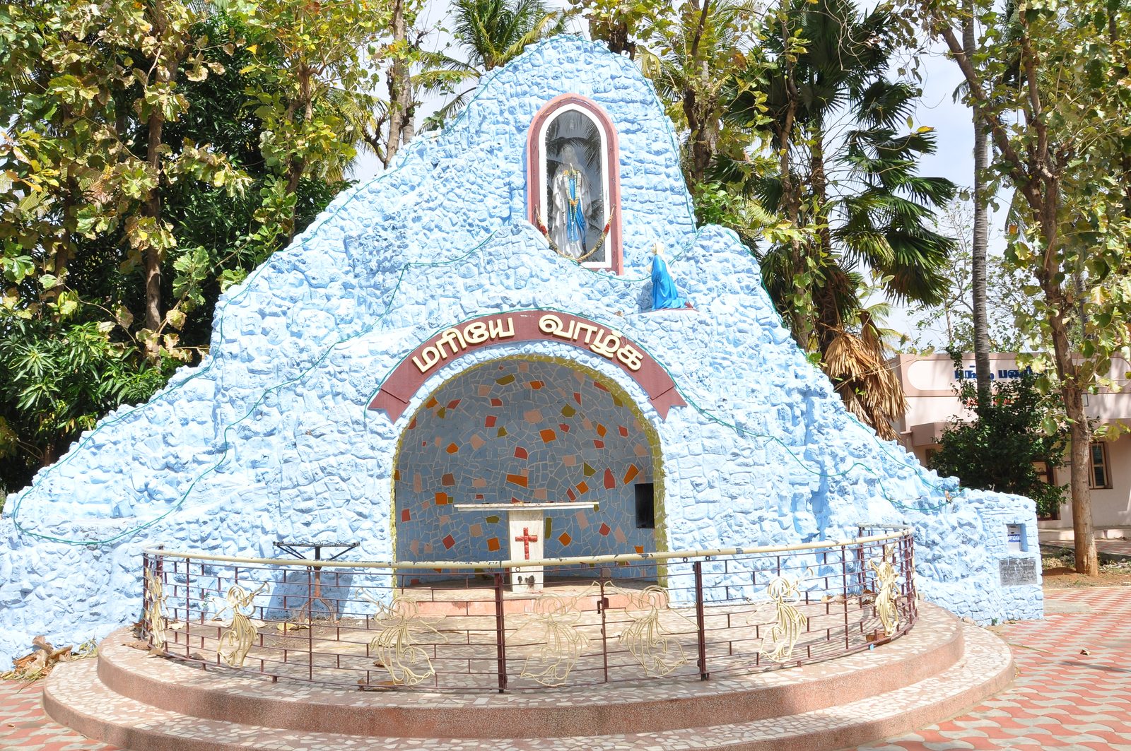 அன்னை மரியாளுக்கான குகை ஆலயம்